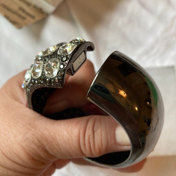 Beautiful Magnetic Hinged Bracelet w/ Clear‎ Stones - Picture 6 of 6